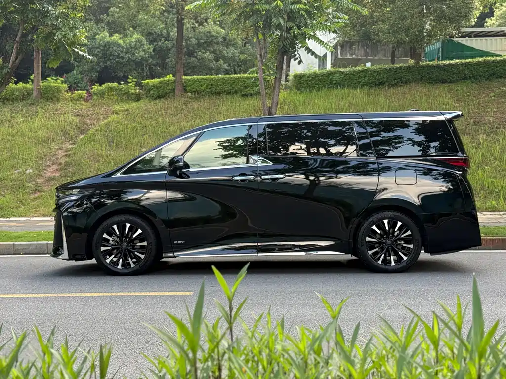 Toyota Vellfire 2024