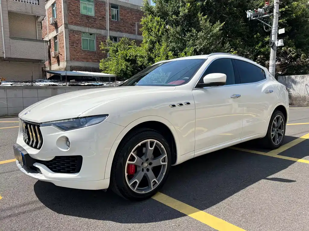 Maserati Levante 2017 — фото 1