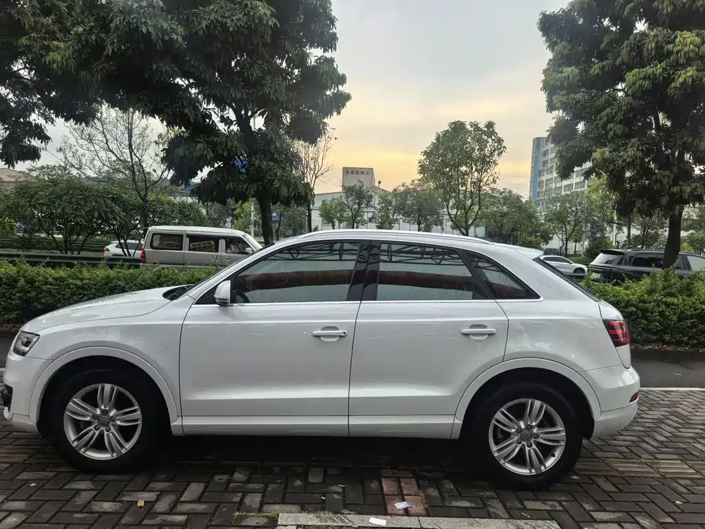 Audi Q3 2015 — фото 11
