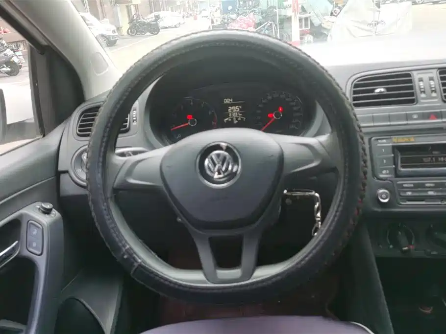 Volkswagen Polo 2016 — фото 15