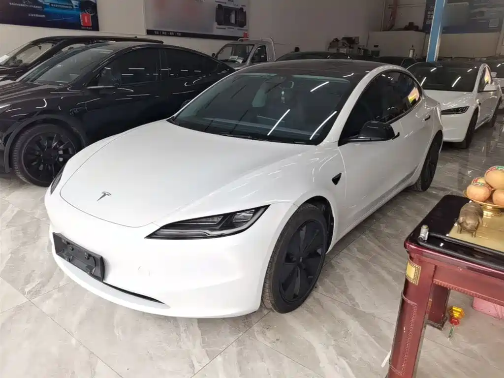 Tesla Model 3 2025 — фото 1