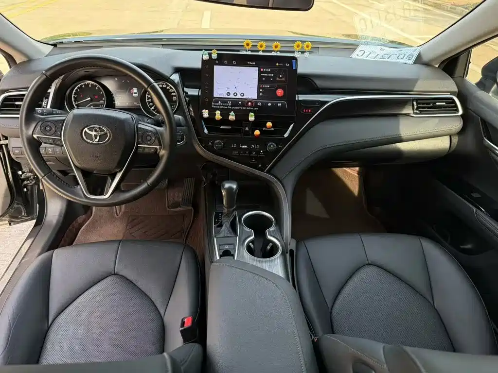 Toyota Camry 2024 — фото 4