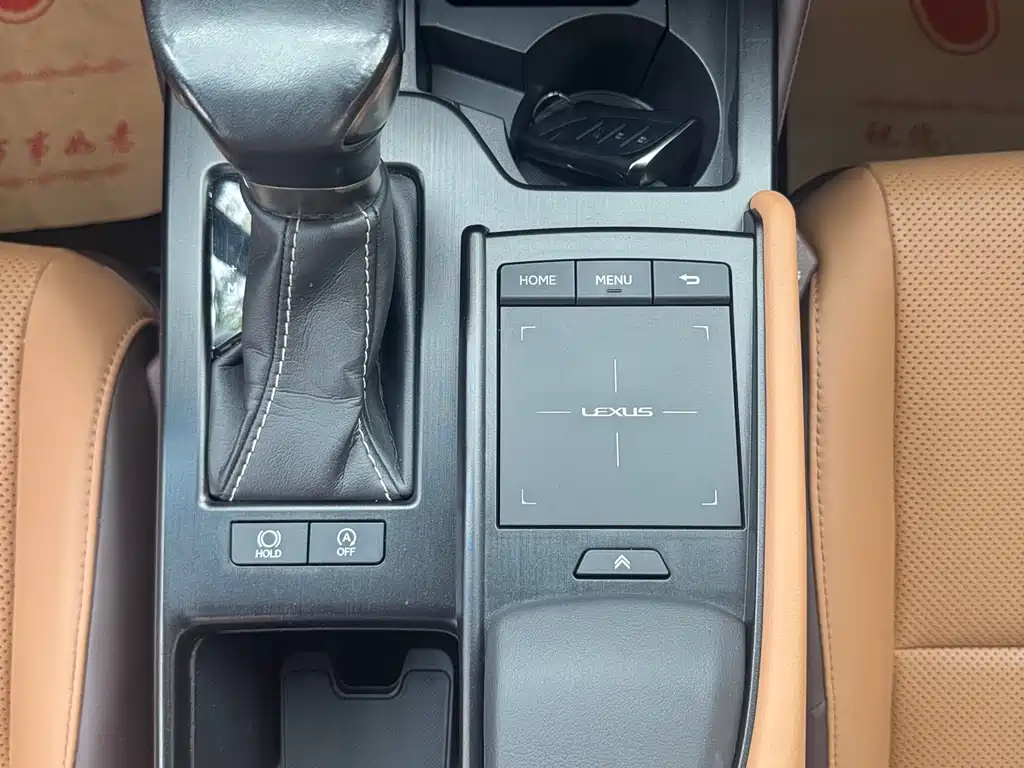 Lexus ES 2020 — фото 10