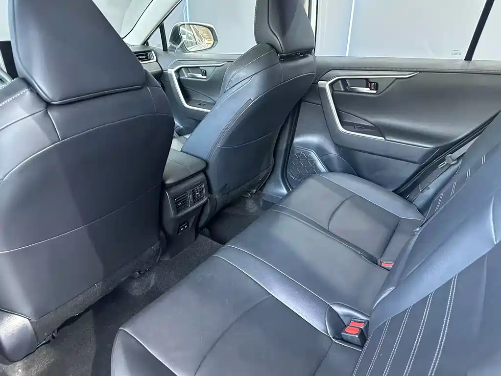 Toyota Wildlander 2022 — фото 10