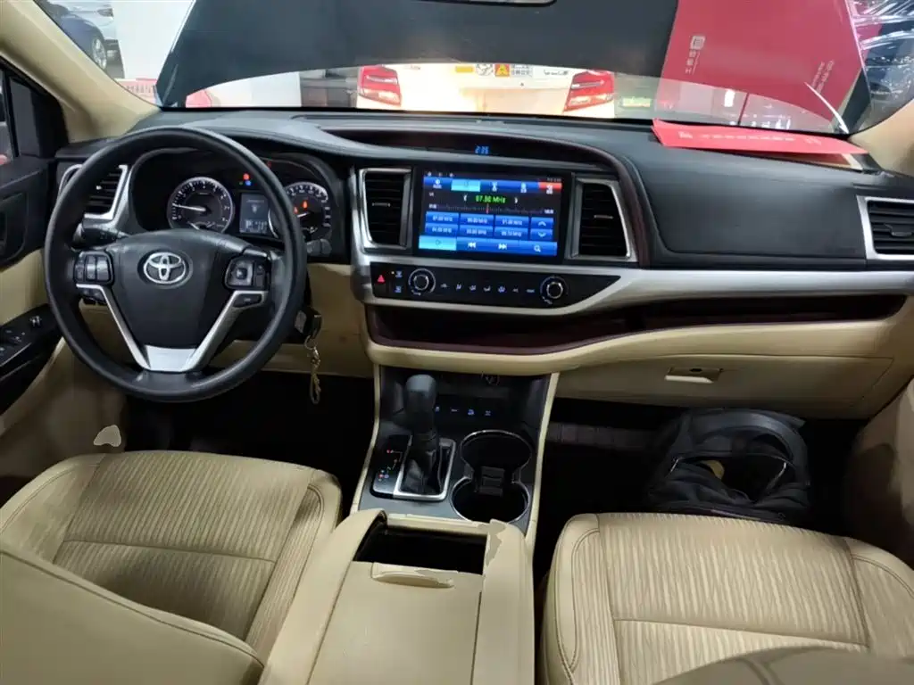 Toyota Highlander 2018 — фото 10