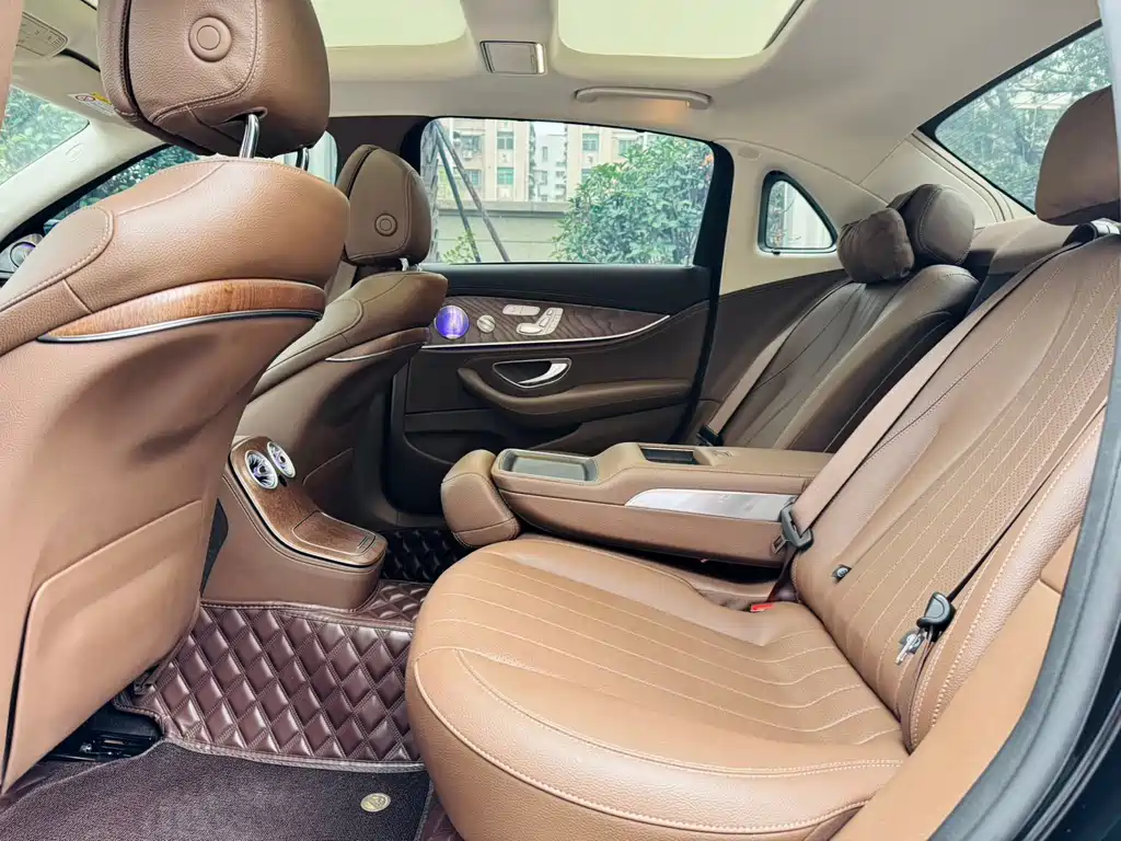 Mercedes-Benz E-Class 2023 — фото 19
