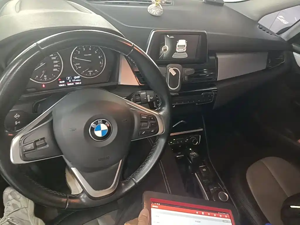 BMW 2 Series Station Wagon 2017 — фото 10