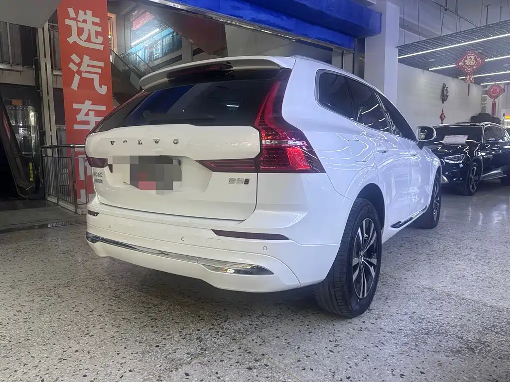 Volvo XC60 2023 — фото 10
