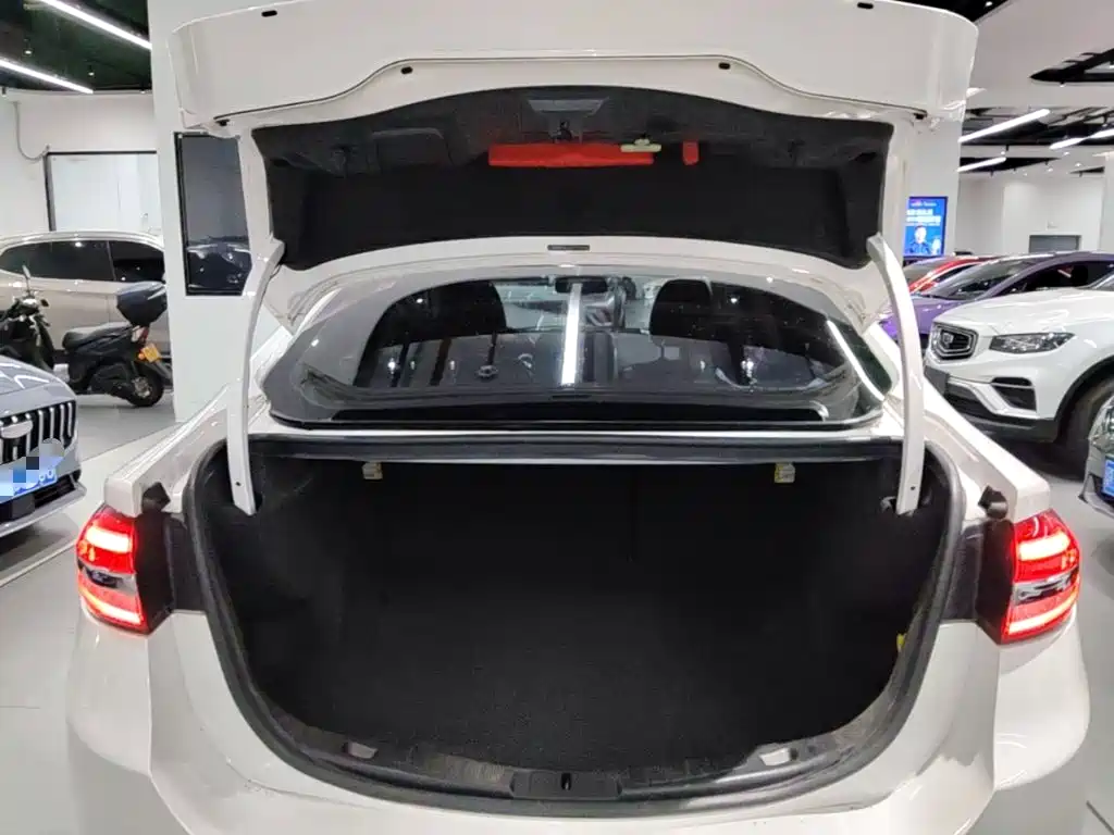 Ford Mondeo 2018 — фото 19
