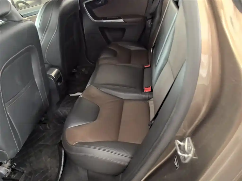 Volvo XC60 2015 — фото 17