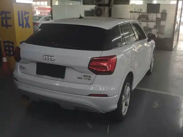 Audi Q2L 2019