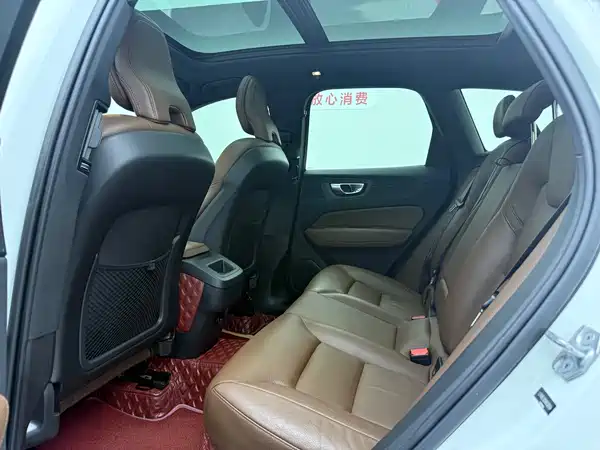 Volvo XC60 2022