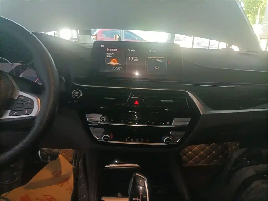 BMW 5 Series 2018 — фото 13
