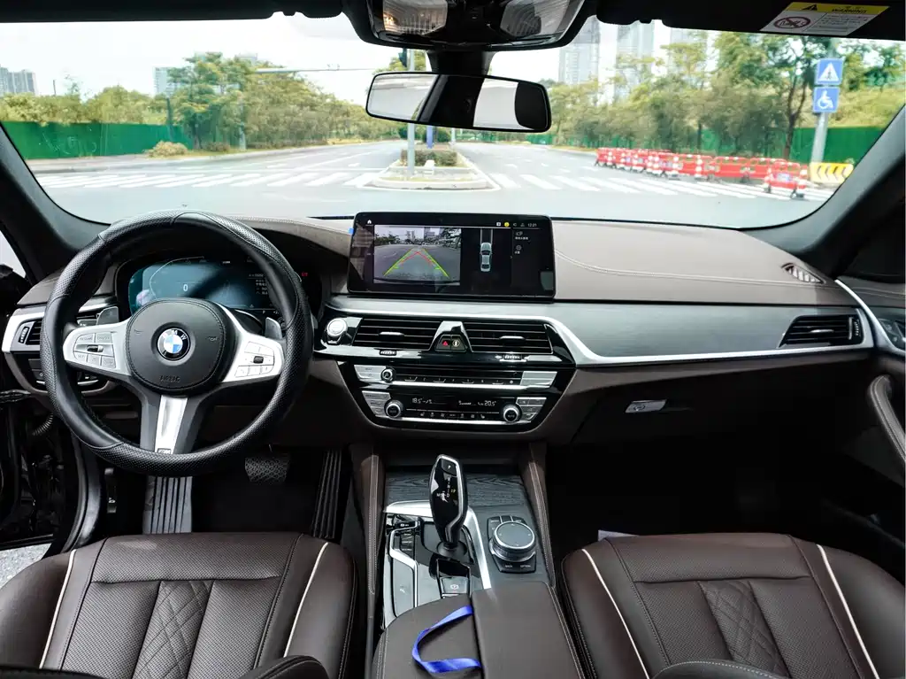 BMW 5 Series 2023 — фото 20
