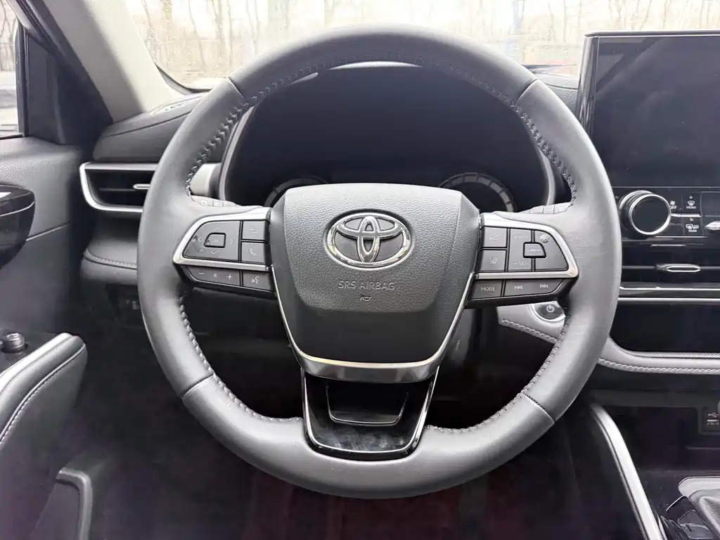 Toyota Highlander 2023 — фото 14
