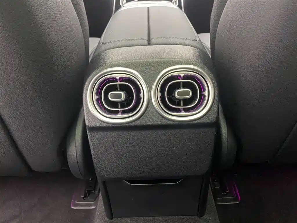 Mercedes-Benz C-Class 2024 — фото 23