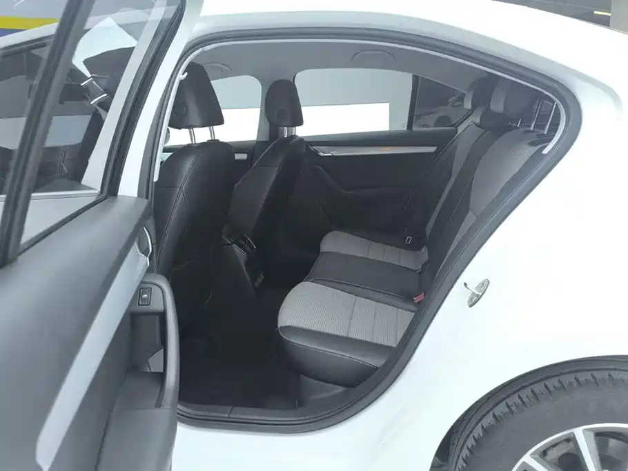 Skoda Octavia 2016 — фото 11