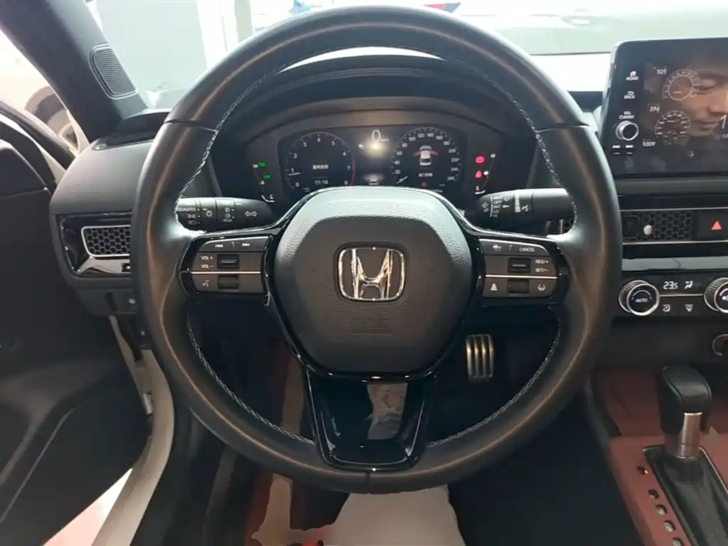 Honda Civic 2024 — фото 11