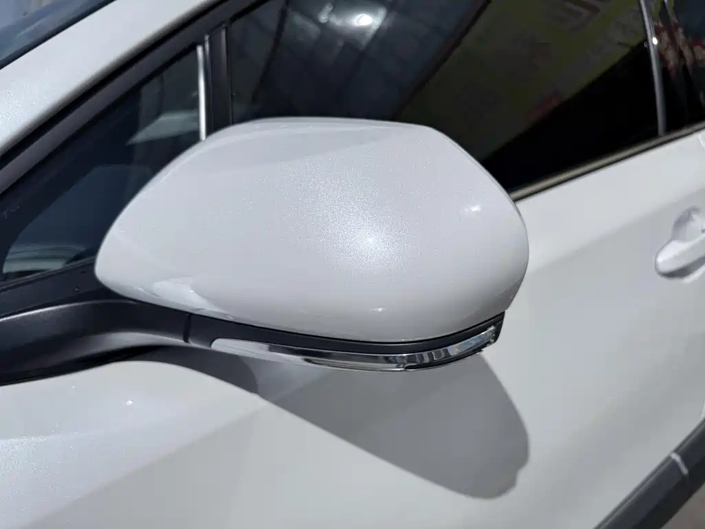 Toyota C-HR 2023 — фото 4