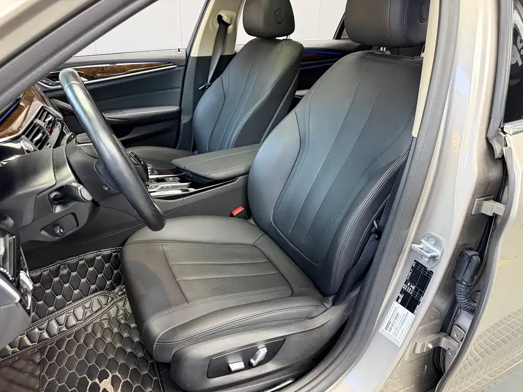 BMW 5 Series 2018 — фото 20