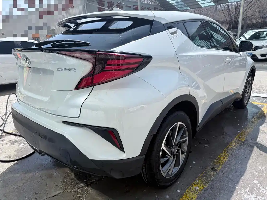 Toyota C-HR 2023 — фото 20