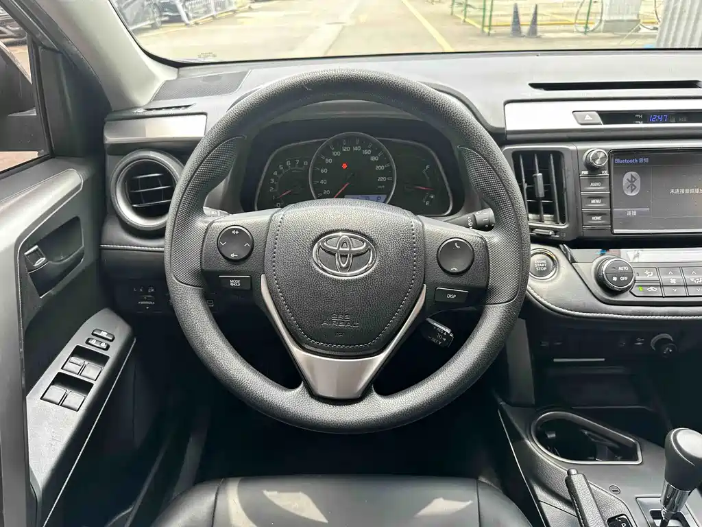 Toyota RAV4 2018 — фото 16