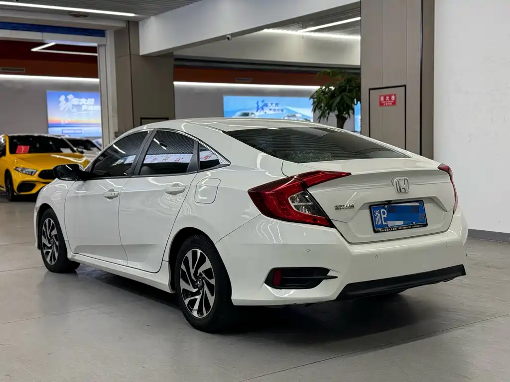 Honda Civic 2018 — фото 9