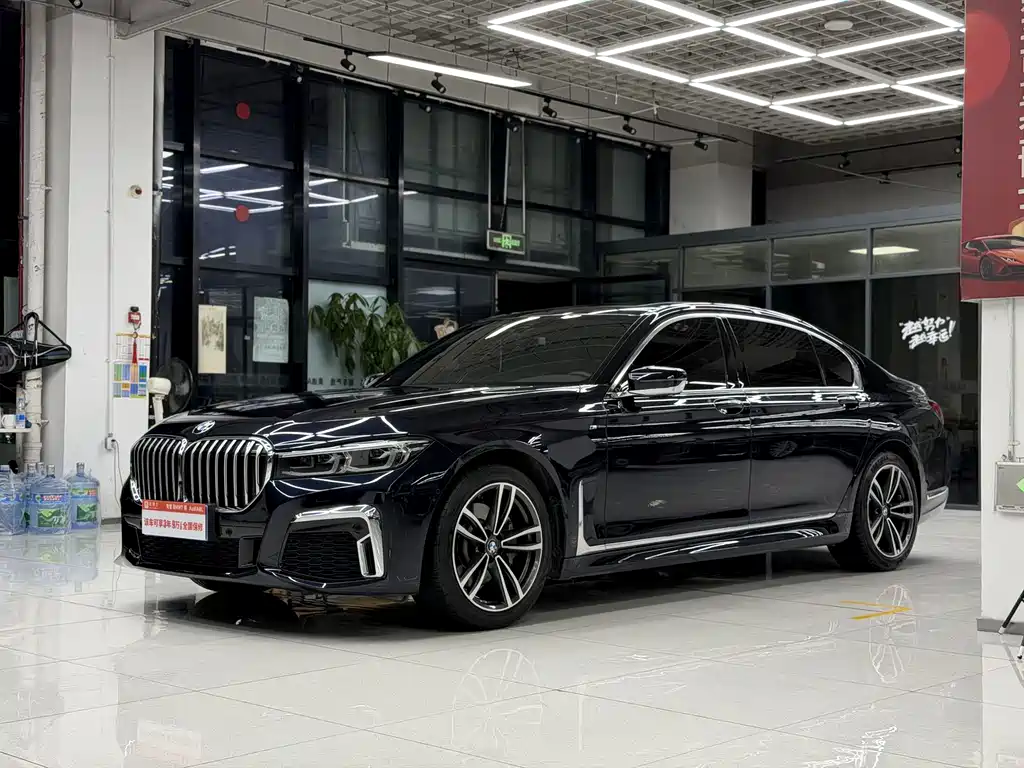 BMW 7 Series 2022 — фото 1