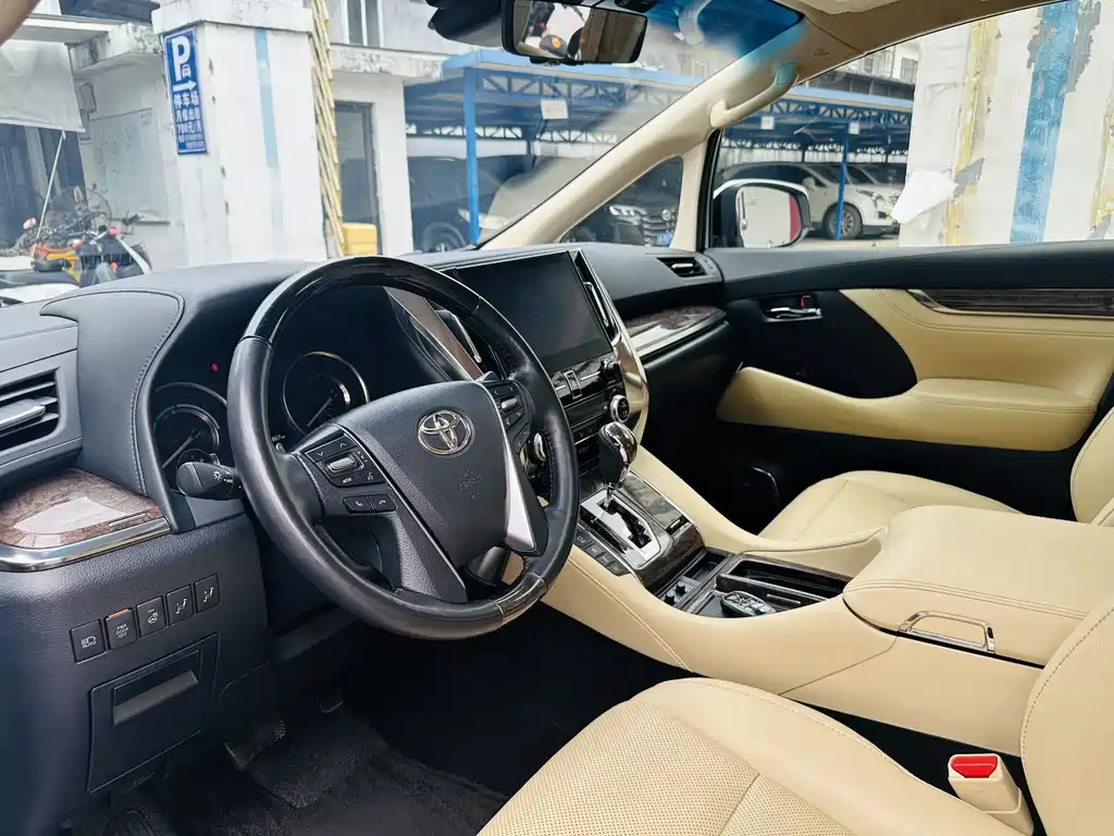Toyota Alphard 2023 — фото 14