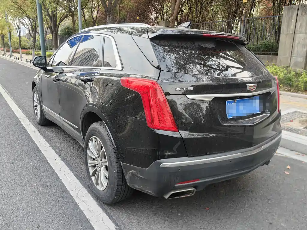 Cadillac XT5 2017 — фото 8