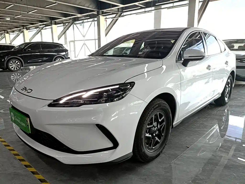 BYD Seal 05 DM-i 2026 — фото 1