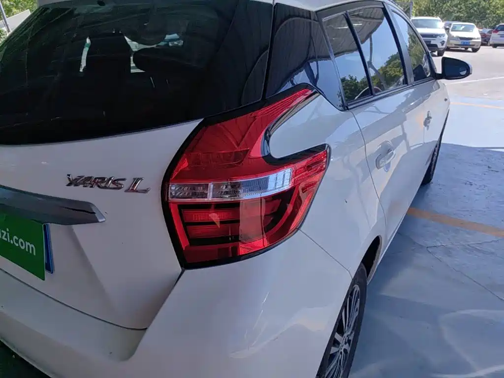 Toyota Yaris L 2018 — фото 8