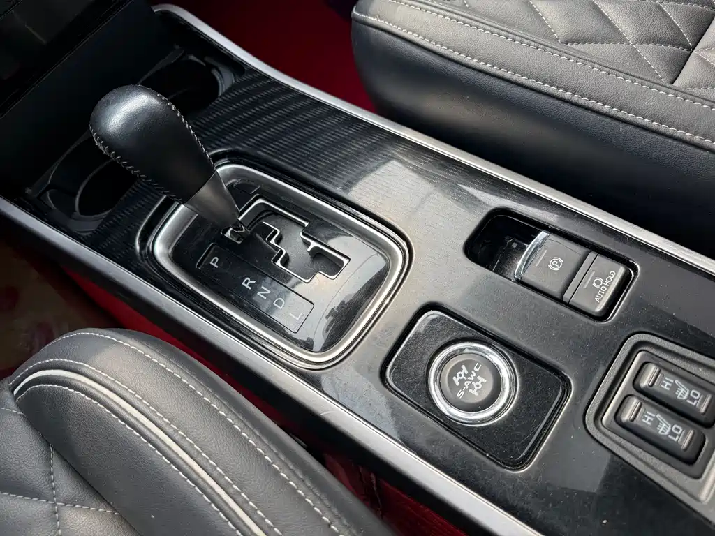 Mitsubishi Outlander 2022 — фото 16