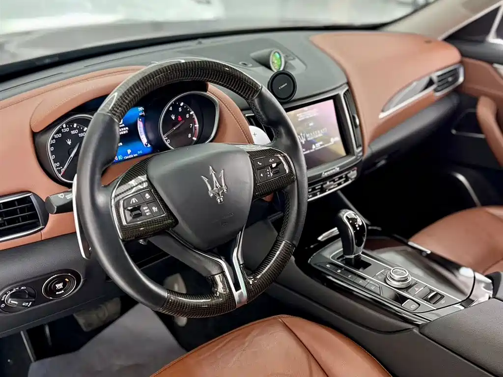 Maserati Levante 2016 — фото 11