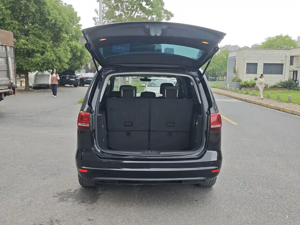 Volkswagen Sharan 2017 — фото 10