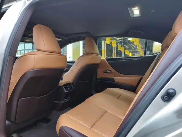Lexus ES 2021