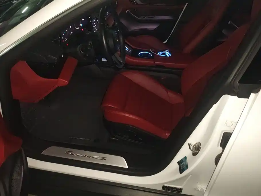 Porsche Taycan 2020 — фото 9