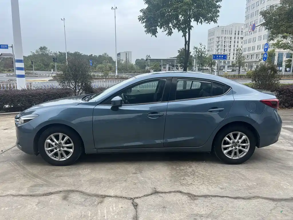 Mazda 3 Axela 2018 — фото 3