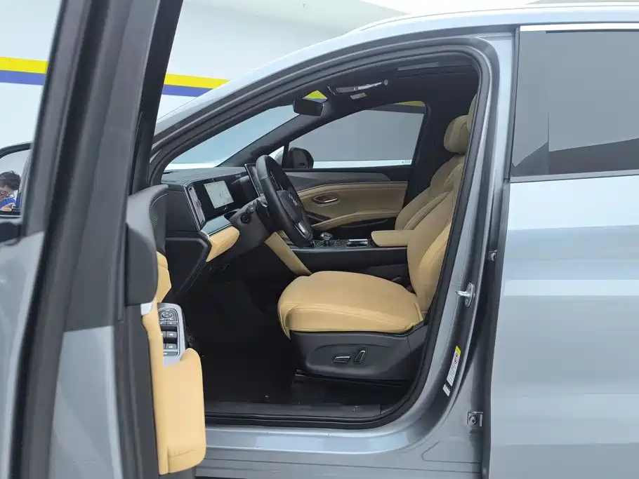 BYD Song L DM-i 2025 — фото 9