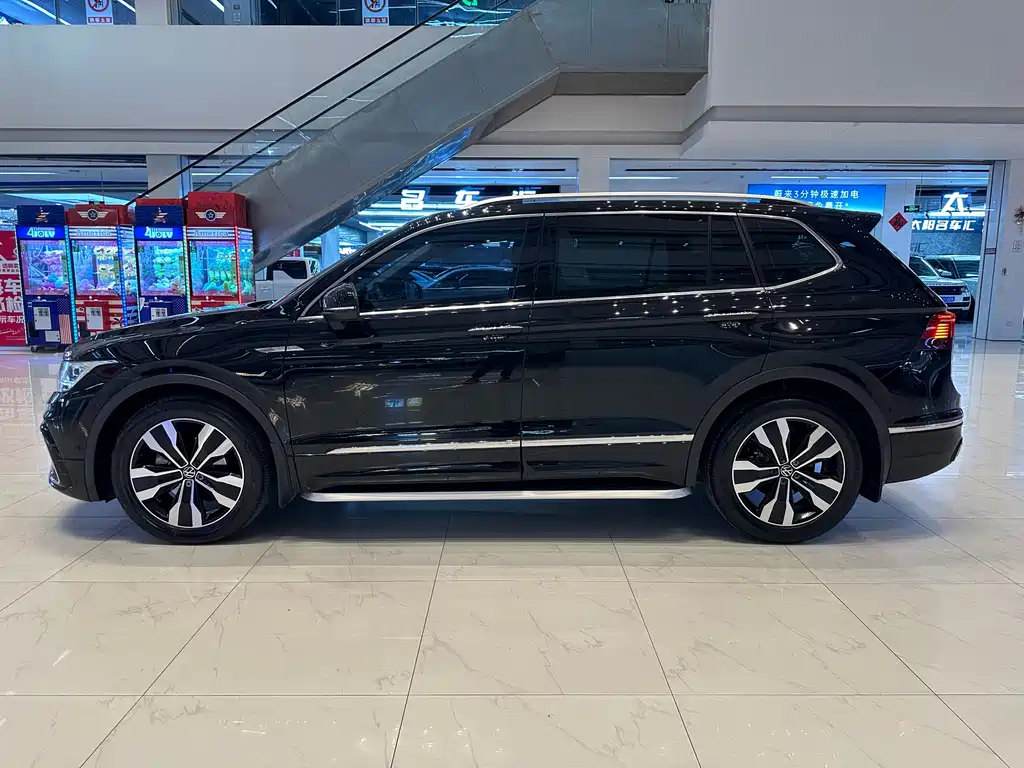 Volkswagen Tiguan L 2023 — фото 8