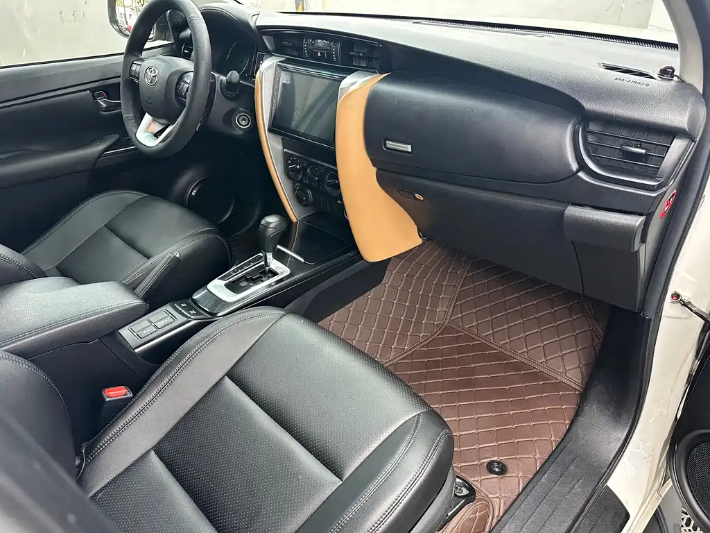 Toyota Fortuner 2019 — фото 13