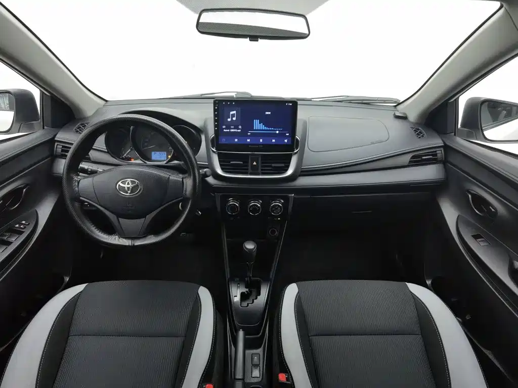 Toyota Yaris L 2021