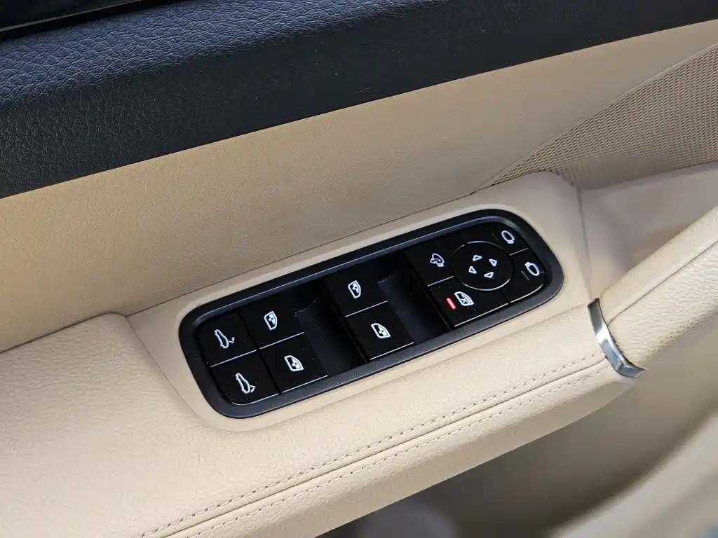 Porsche Cayenne 2018 — фото 26