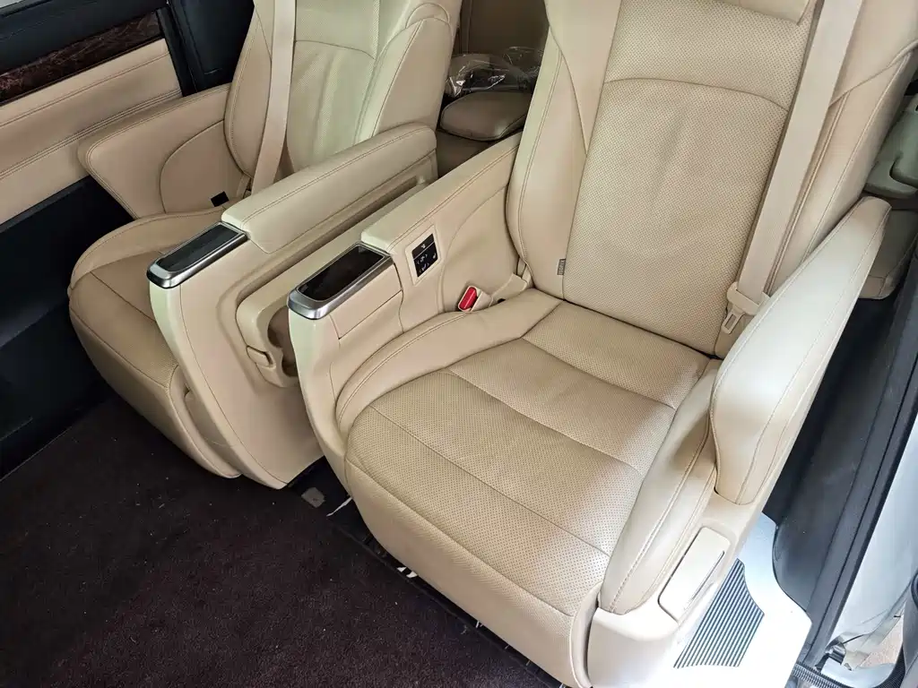 Toyota Alphard 2023 — фото 8