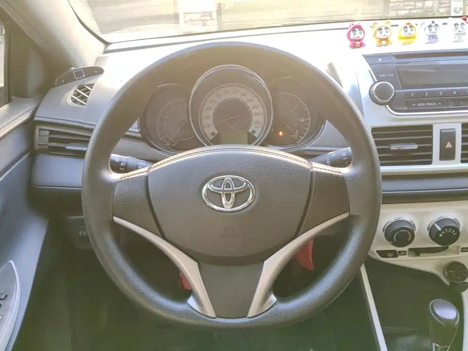 Toyota Yaris L 2015 — фото 15