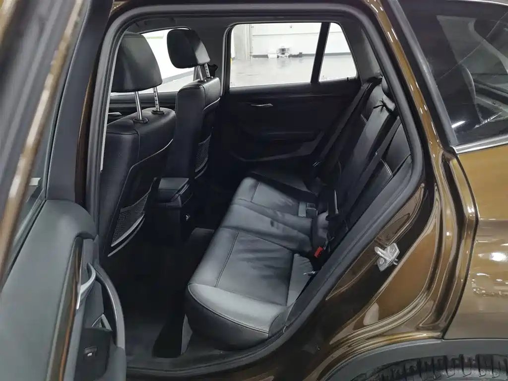 BMW X1 2015 — фото 15