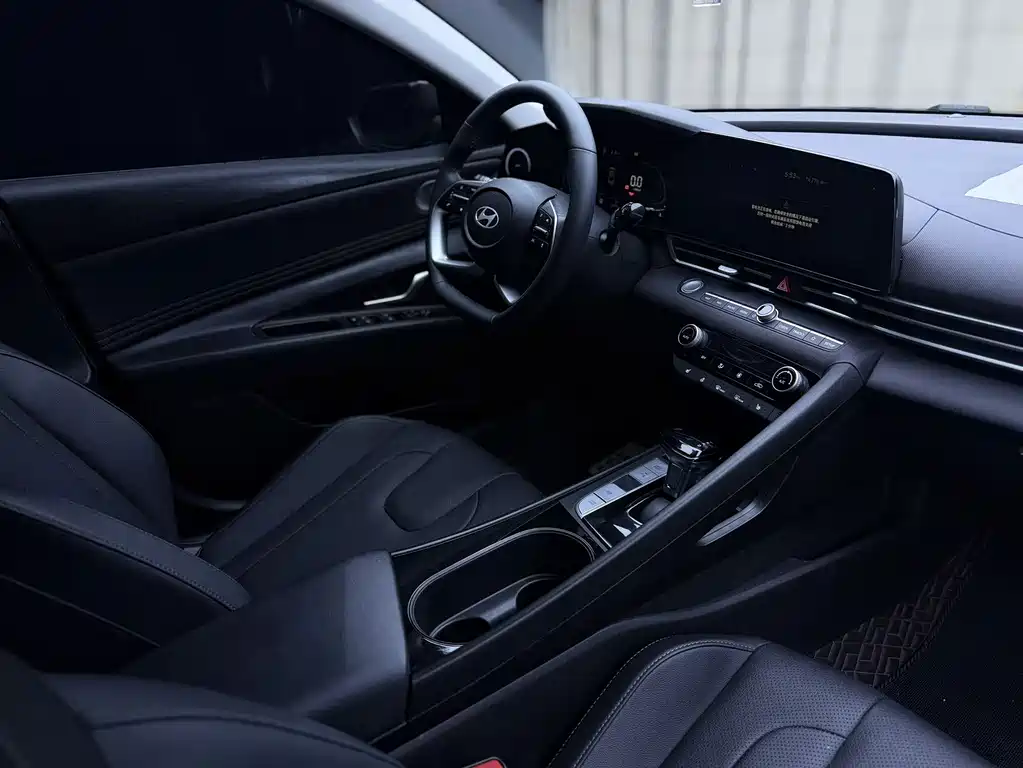 Hyundai Elantra 2025 — фото 10