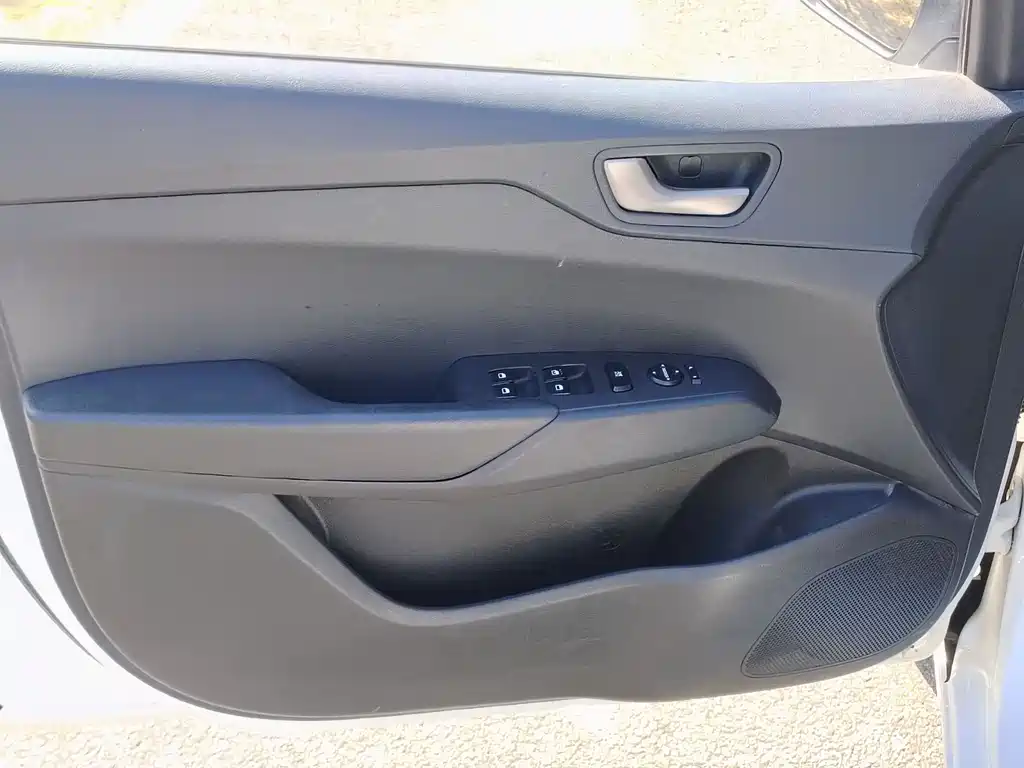 Hyundai Verna 2017 — фото 14
