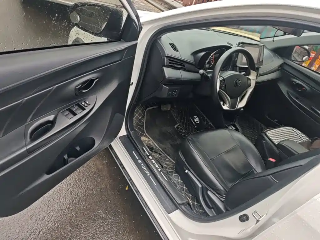 Toyota Yaris L 2021 — фото 16