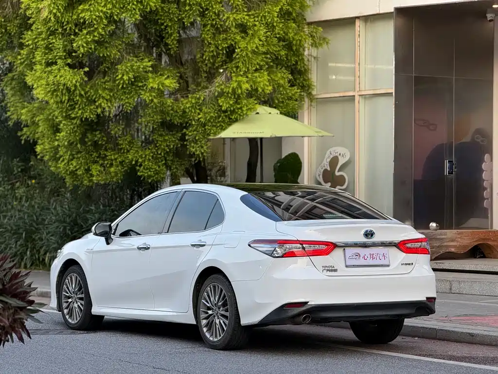 Toyota Camry 2019 — фото 24